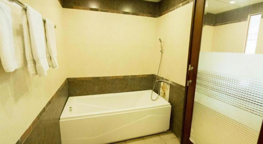 Whale Ocean View Hotel Da Nang Bagian luar foto